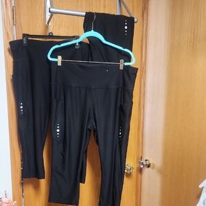 Black Xersion Capri Legging with Side Pockets  Group of 3 Size XXL